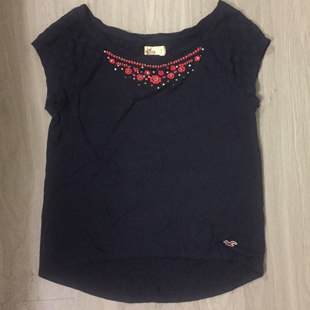 Cute Hollister Top With Floral Detail